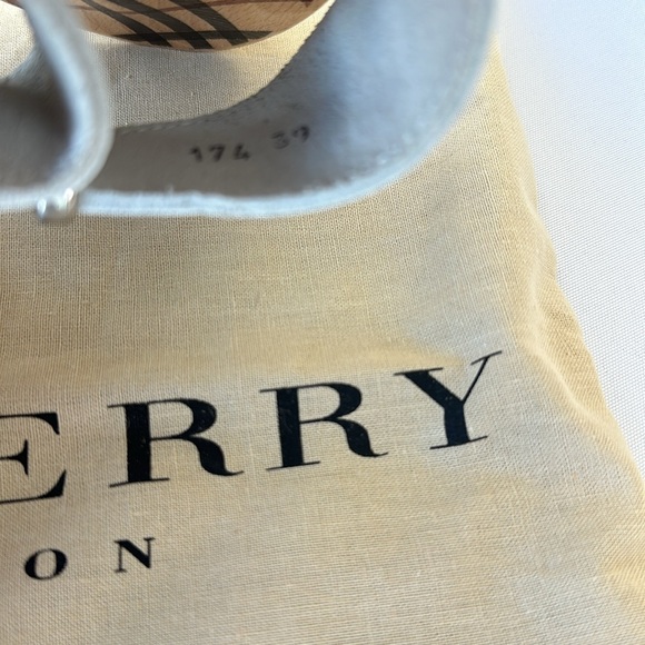 NEW! BURBERRY SZ 8/39 WOODEN LEATHER STRAP SLIDE SANDALS, NWOB, WITH DUST BAG - Picture 8 of 12